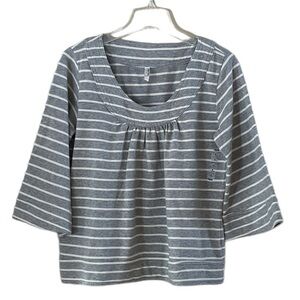 NWOT Old Navy Scoop Neck 3/4 Flared Sleeves Light Gray White Stripe Top Size M
